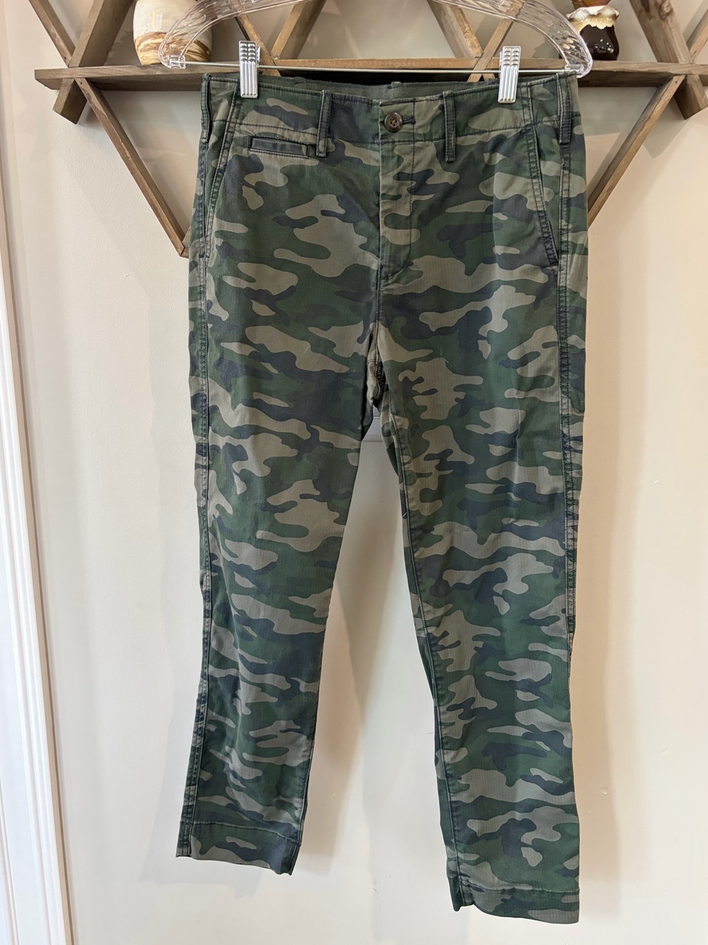 Gap women’s Camouflage Straight Leg Army Pant. Size 4